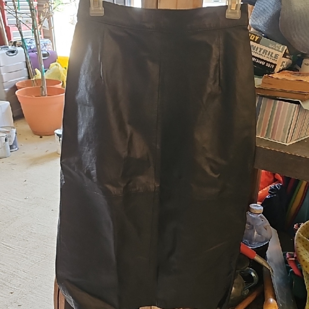 Elegant Black Leather Pencil Skirt Size 7/8